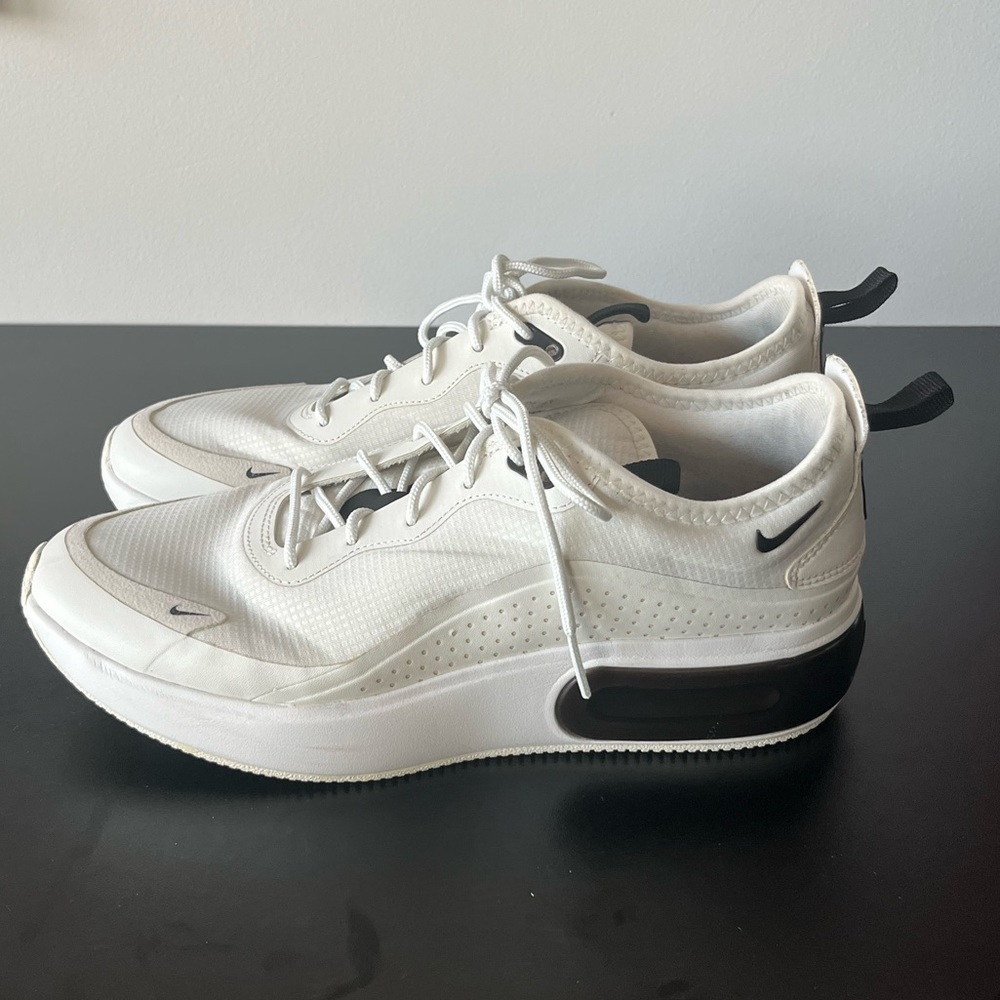 Good condition white Nike air max Womens size 9